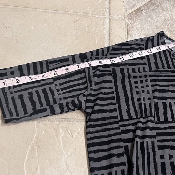 Lularoe Irma hi low scoop neck tunic top gray black stripe pullover medi… - Picture 4 of 8